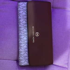 Never been used, Michael Kors beige and vanilla wallet